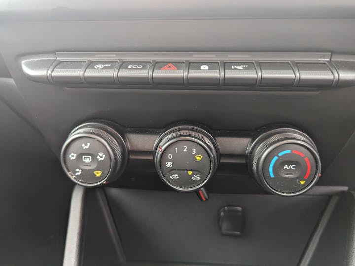 White Dacia Duster Comfort Tce 2020