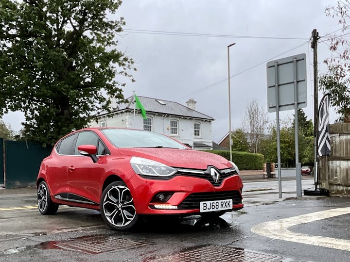 Red Renault Clio Iconic Tce 2018