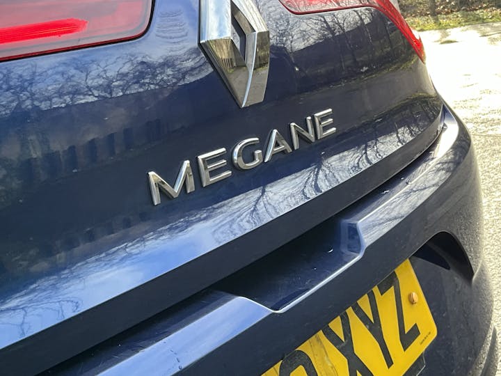 Blue Renault Megane Iconic Dci 2019