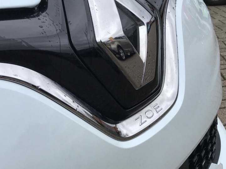 White Renault Zoe GT Line 2021