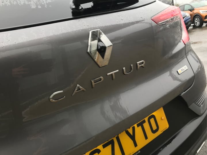 Black Renault Captur RS Line Tce 2021